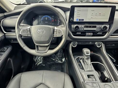 Used 2025 Toyota Grand Highlander AWD image 31
