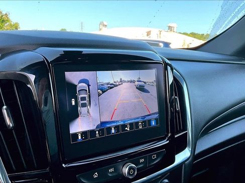 Used 2023 Chevrolet Traverse LT FWD image 17
