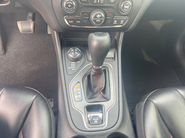Used 2020 Jeep Cherokee Trailhawk w/ Cold Weather Group AWD/4WD image 16