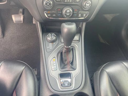 Used 2020 Jeep Cherokee Trailhawk w/ Cold Weather Group AWD/4WD image 16