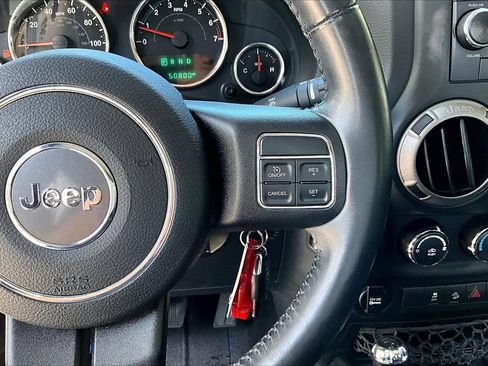Used 2017 Jeep Wrangler Sport w/ Connectivity Group AWD/4WD image 10