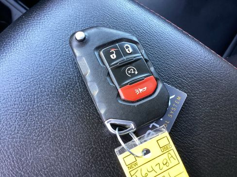 Used 2021 Jeep Gladiator Rubicon w/ Cold Weather Group image 33