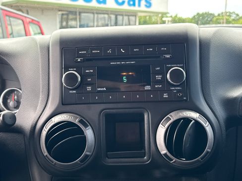 Used 2014 Jeep Wrangler Unlimited Sport w/ Connectivity Group AWD/4WD image 11