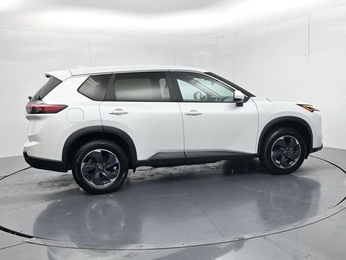 Used 2024 Nissan Rogue SV FWD image 8