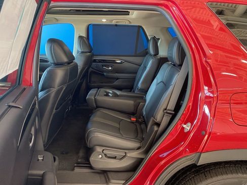 Used 2023 Honda Pilot Touring image 12
