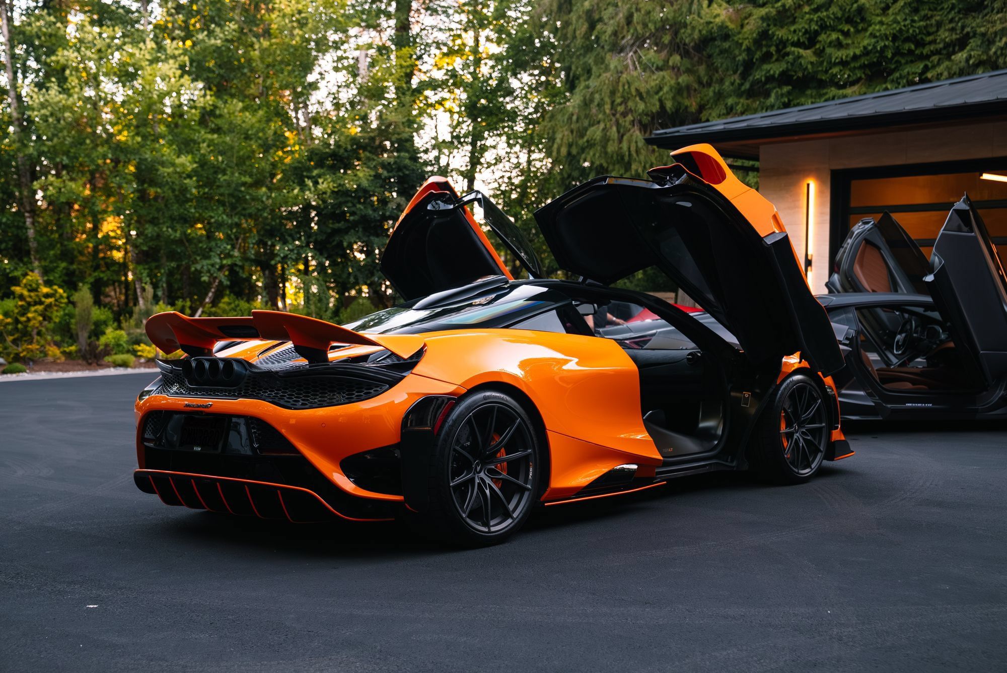 Used 2021 McLaren 765LT RWD image 9