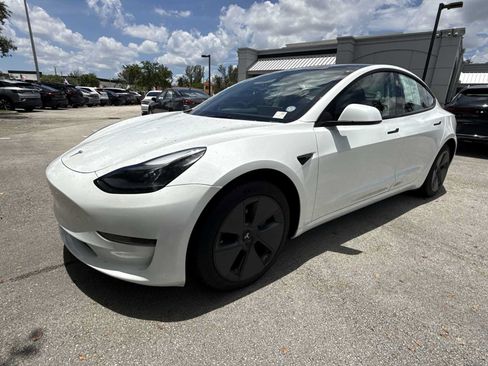 Used 2023 Tesla Model 3 Standard Range RWD image 4