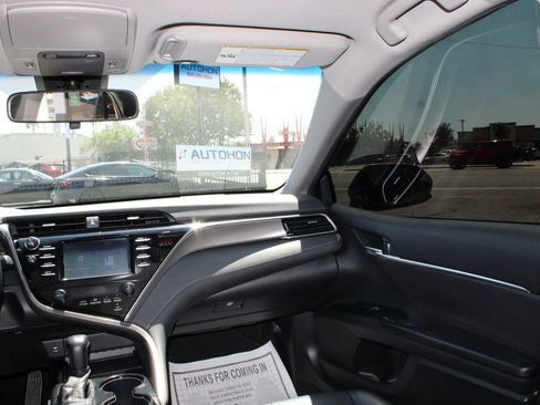 Used 2018 Toyota Camry SE FWD image 21