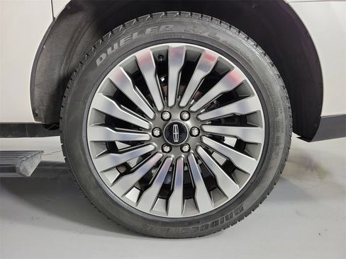 Used 2019 Lincoln Navigator L Reserve w/ Cargo Package image 9