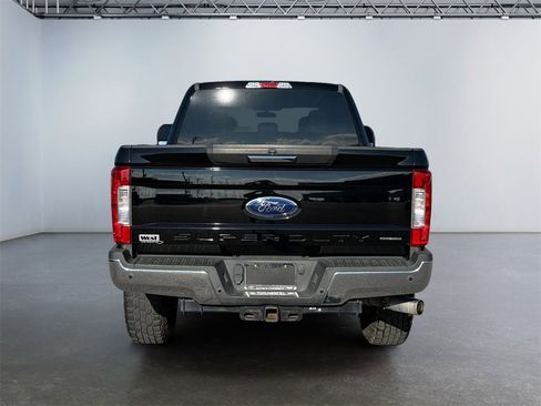 Used 2017 Ford F250 XLT w/ XLT Premium Package image 4