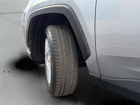 Used 2021 Toyota RAV4 XLE AWD/4WD image 32