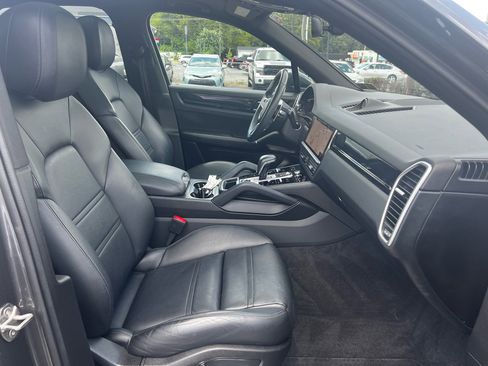 Used 2021 Porsche Cayenne image 25