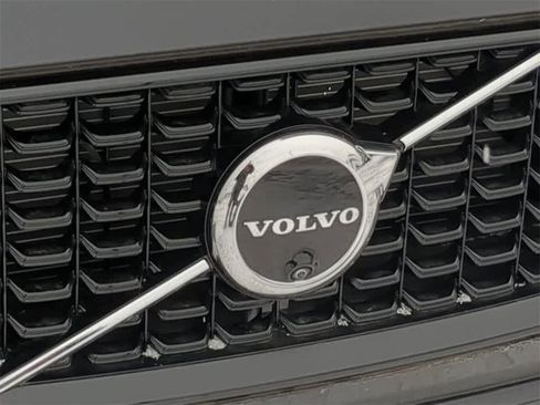 Used 2025 Volvo XC60 B5 Ultra image 11
