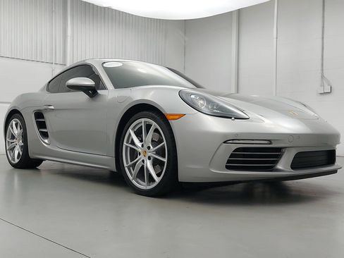 Certified 2025 Porsche 718 Cayman RWD image 9