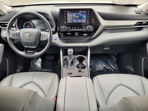 Used 2021 Toyota Highlander XLE image 10
