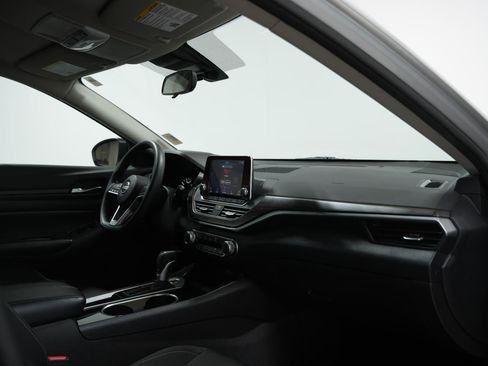 Used 2024 Nissan Altima 2.5 SV image 19