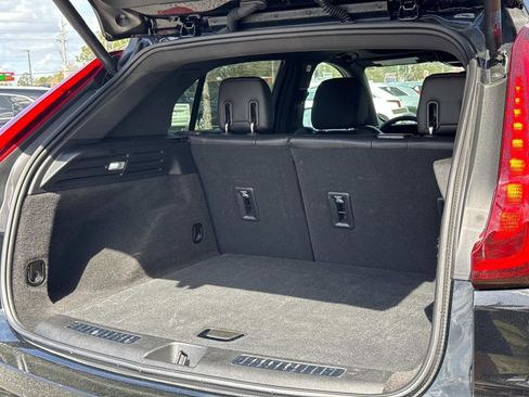 Used 2024 Cadillac XT4 Premium Luxury image 28