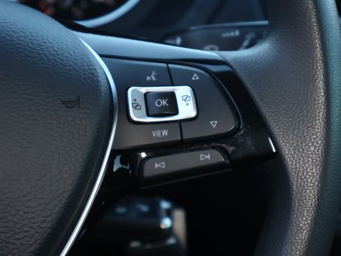 Used 2021 Volkswagen Tiguan S image 12