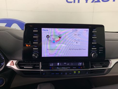 Used 2023 Toyota Sienna XLE FWD image 25