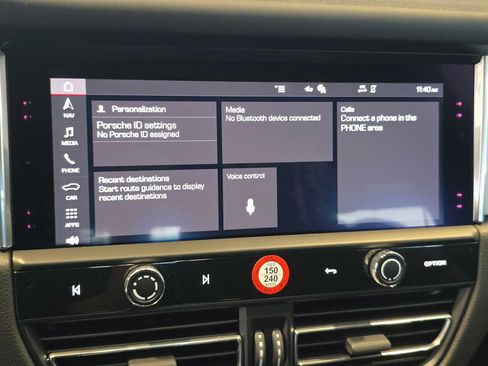 Used 2025 Porsche Macan AWD/4WD image 30