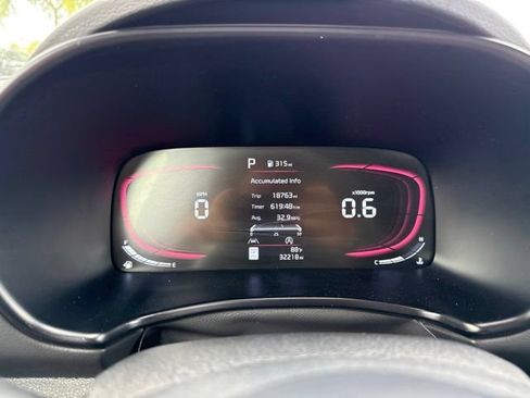 Used 2025 Kia Soul LX w/ LX Technology Package FWD image 33
