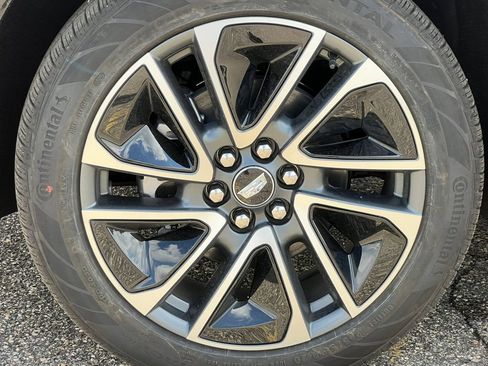 New 2026 Cadillac Optiq Sport 1 w/ LPO, Floor Liner Package AWD/4WD image 6