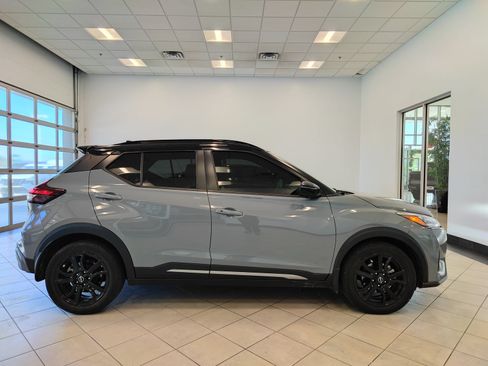 Used 2023 Nissan Kicks SR w/ SR Premium Package FWD image 2