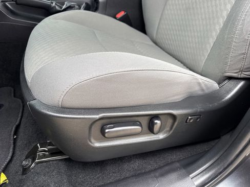 Used 2023 Toyota Tacoma SR5 AWD/4WD image 12