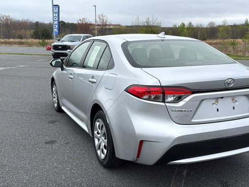 Used 2022 Toyota Corolla LE FWD image 9