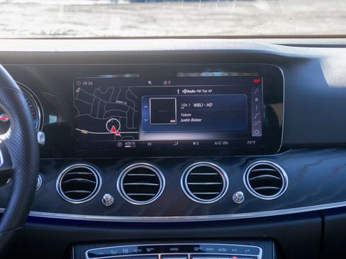 Used 2018 Mercedes-Benz E 300 4MATIC image 11