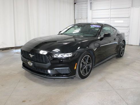 Used 2024 Ford Mustang Coupe image 4