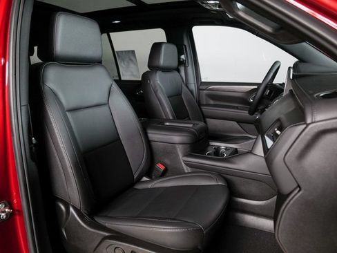 Used 2024 Chevrolet Tahoe Z71 w/ Luxury Package AWD/4WD image 3
