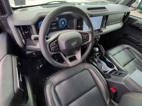 Used 2025 Ford Bronco Badlands AWD/4WD image 10
