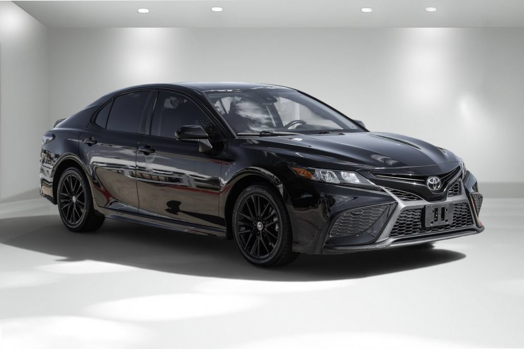 Used 2023 Toyota Camry SE FWD image 5
