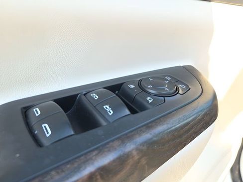 Used 2022 GMC Acadia Denali w/ Denali Technology Package image 23