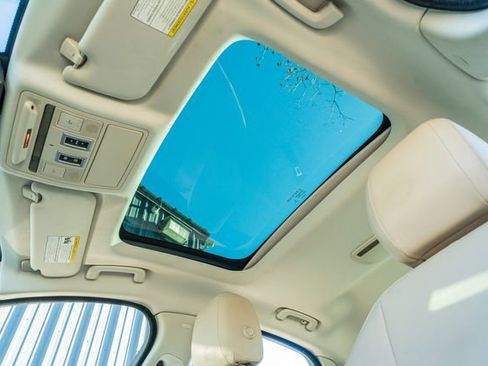 Used 2016 Jaguar XF Premium image 21