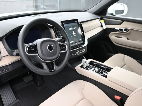 New 2026 Volvo XC90 T8 Plus w/ Protection Package image 10