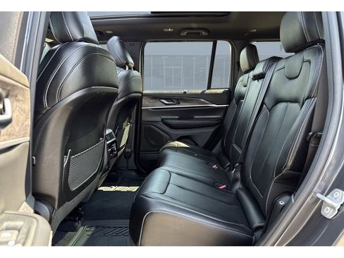Used 2025 Jeep Grand Cherokee Limited w/ Luxury Tech Group II image 34