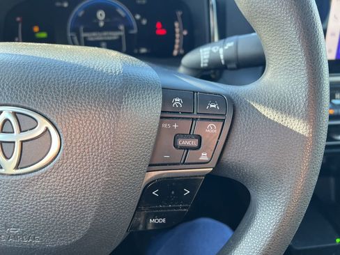 Used 2025 Toyota Camry LE image 14