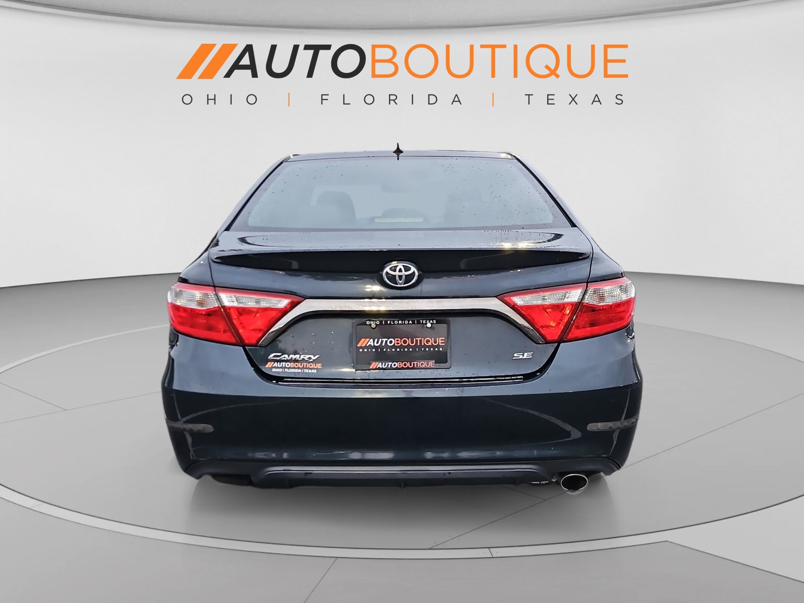 Used 2017 Toyota Camry SE w/ Moonroof Package FWD image 4