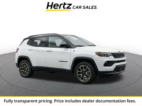 Used 2025 Jeep Compass Trailhawk AWD/4WD image 1