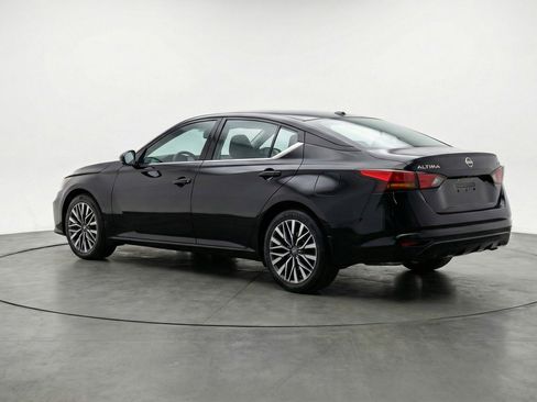 Used 2025 Nissan Altima 2.5 SV FWD image 6