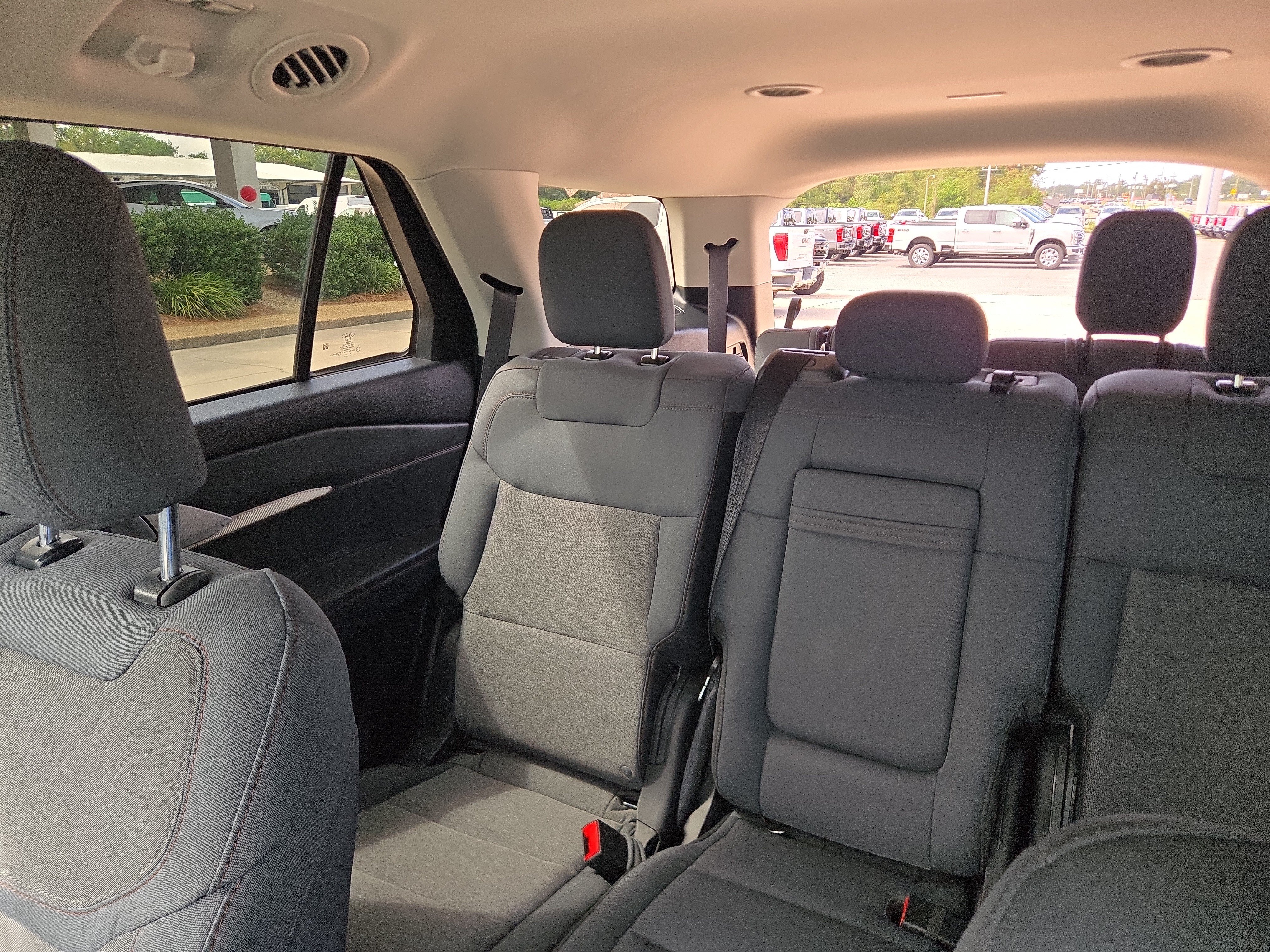 Used 2025 Ford Explorer Active RWD image 17