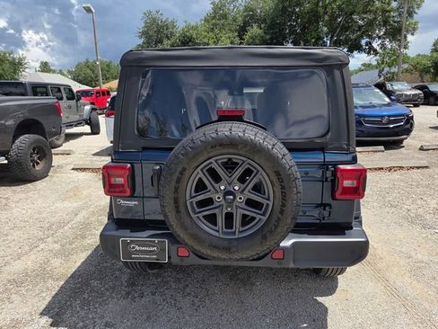 Used 2025 Jeep Wrangler Unlimited Sport AWD/4WD image 5
