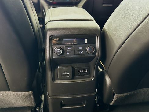 Used 2022 GMC Acadia AT4 w/ Technology Package AWD/4WD image 27