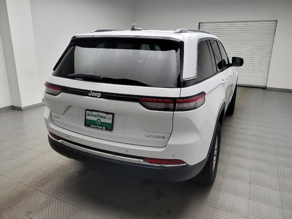 Used 2023 Jeep Grand Cherokee Laredo AWD/4WD image 7