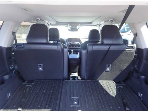 Used 2021 Toyota Highlander Platinum image 8