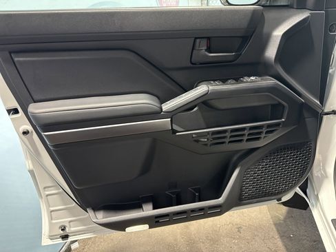 Used 2025 Toyota 4Runner SR5 image 28