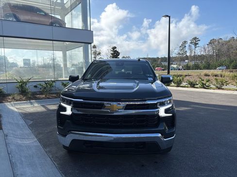 Used 2025 Chevrolet Silverado 1500 LT AWD/4WD image 3