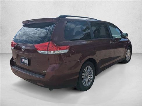 Used 2014 Toyota Sienna XLE FWD image 5